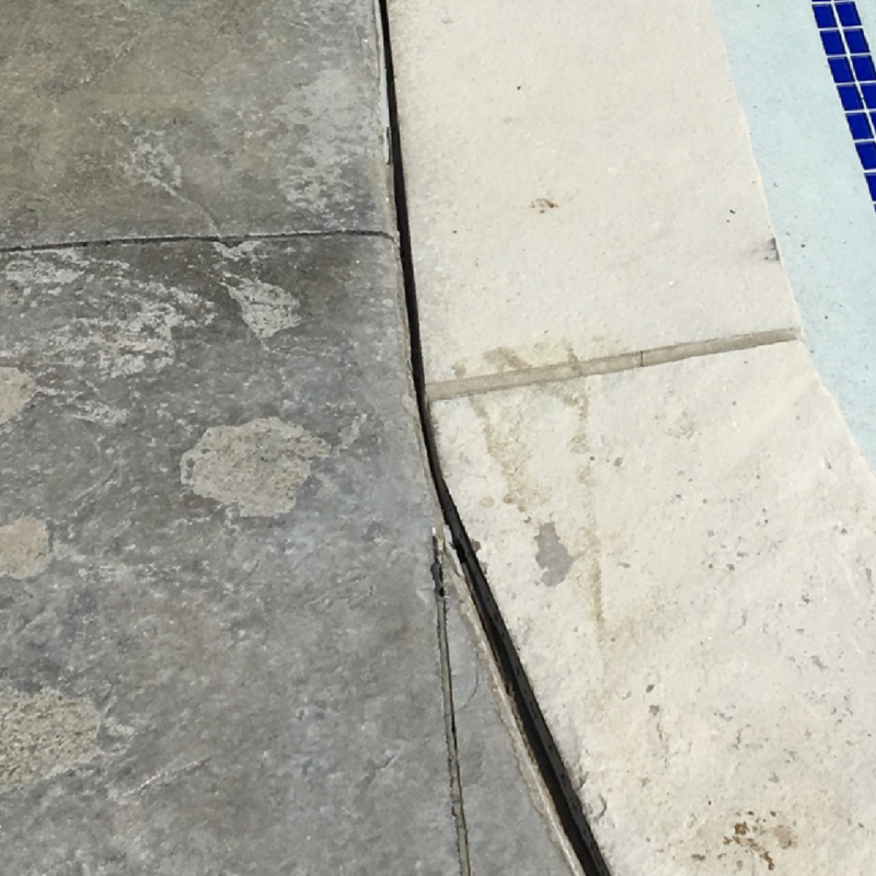 caulkingguypoolbefore1.jpg-helpy-remote-helpy